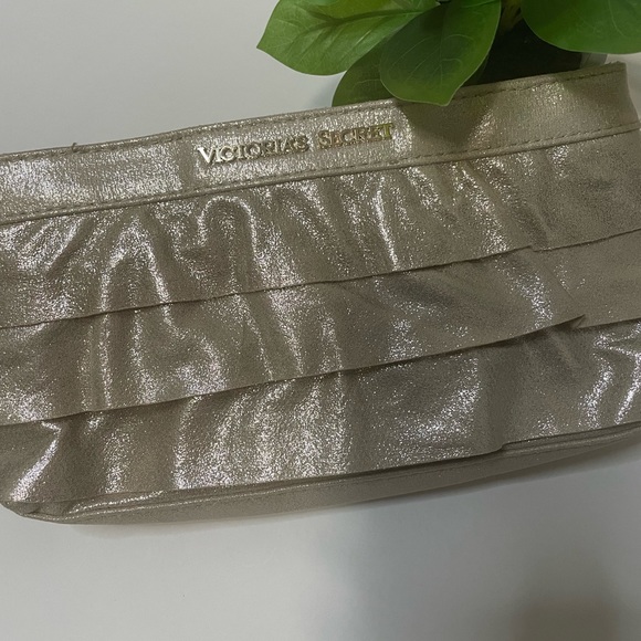 Victoria’sSecret Gold makeup bag - Picture 2 of 4